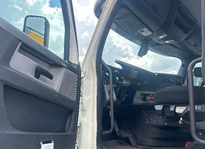 2019 Freightliner Cascadia in Pensacola, FL — photo 9