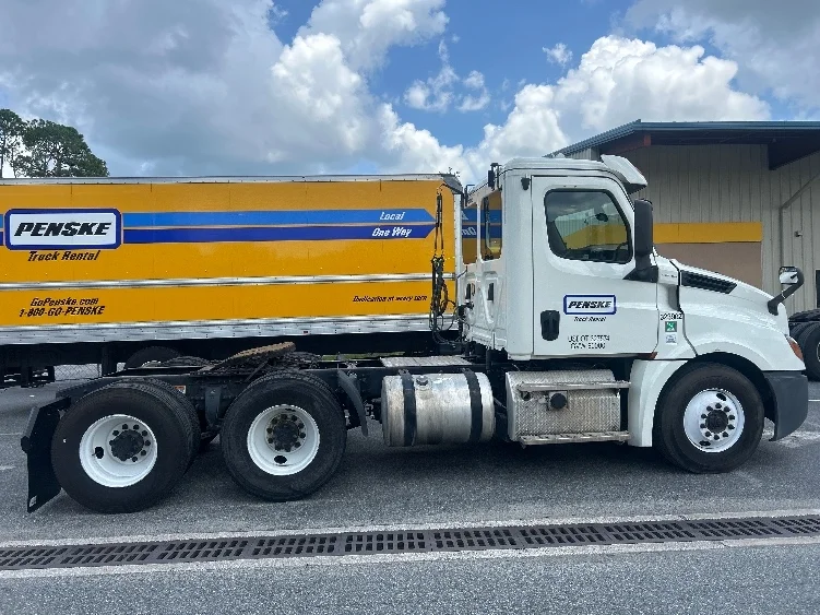2019 Freightliner Cascadia in Pensacola, FL — photo 8