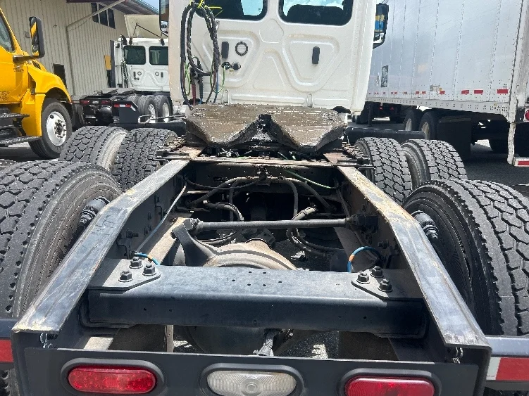 2019 Freightliner Cascadia in Pensacola, FL — photo 6
