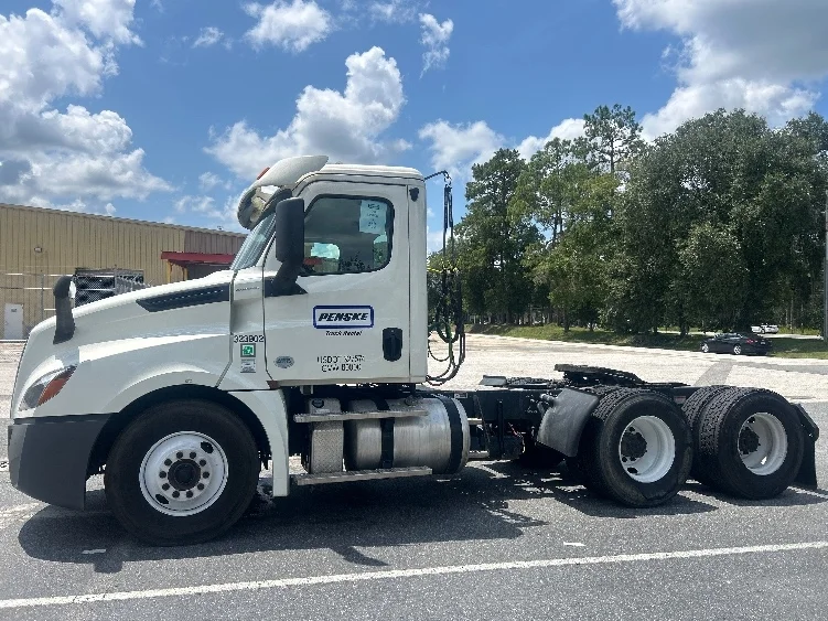 2019 Freightliner Cascadia in Pensacola, FL — photo 4