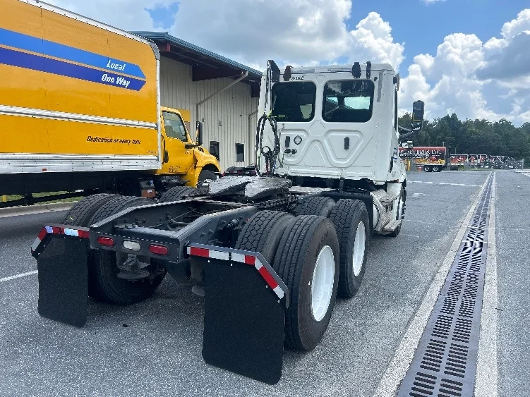 2019 Freightliner Cascadia in Pensacola, FL — photo 7