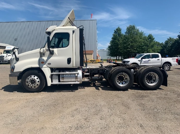 2019 Freightliner Cascadia in Franklin, MA — photo 4