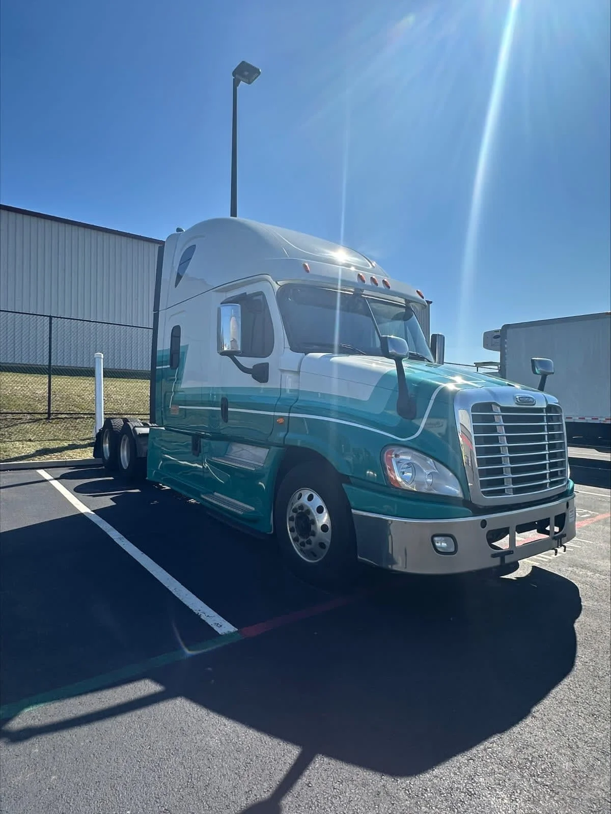 2019 Freightliner Cascadia in Allentown, PA — photo 3