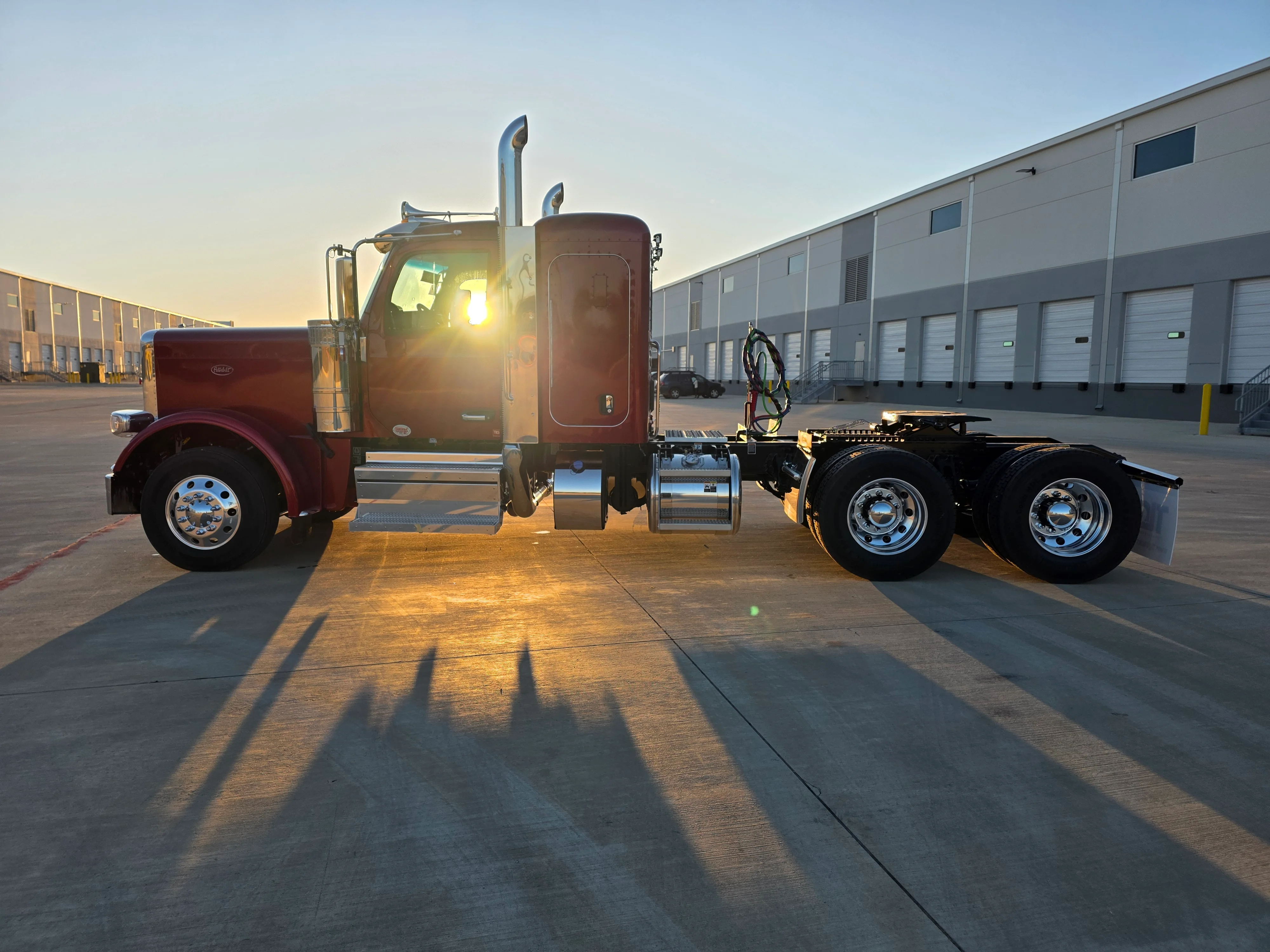 2027 Peterbilt 589 in Dayton, OH — photo 2