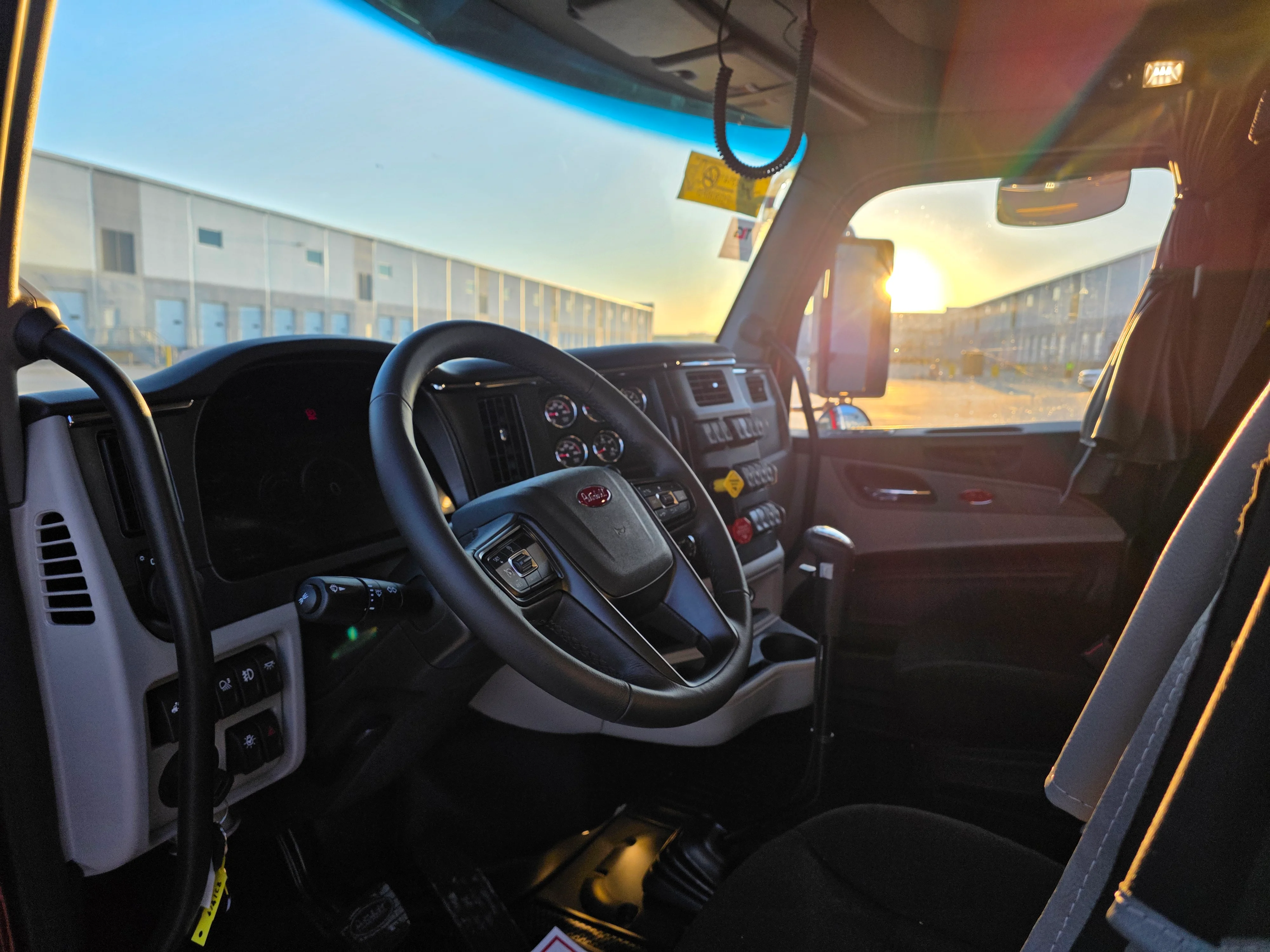 2027 Peterbilt 589 in Dayton, OH — photo 9