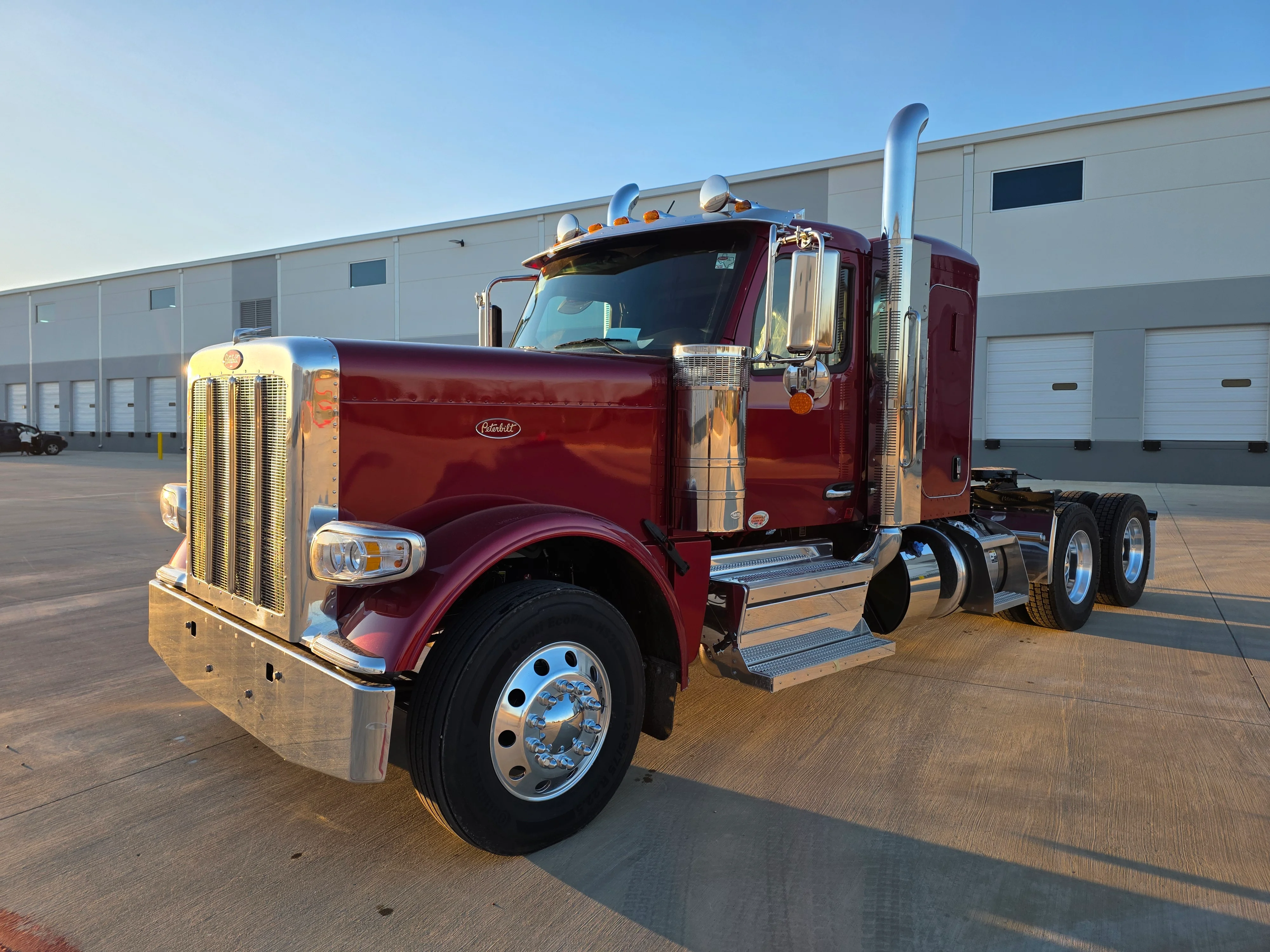 2027 Peterbilt 589 in Dayton, OH