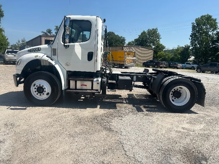 2019 Freightliner eM2 in Poplar Bluff, MO — photo 4