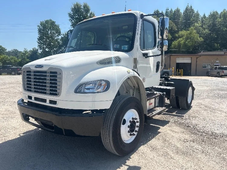2019 Freightliner eM2 in Poplar Bluff, MO — photo 3