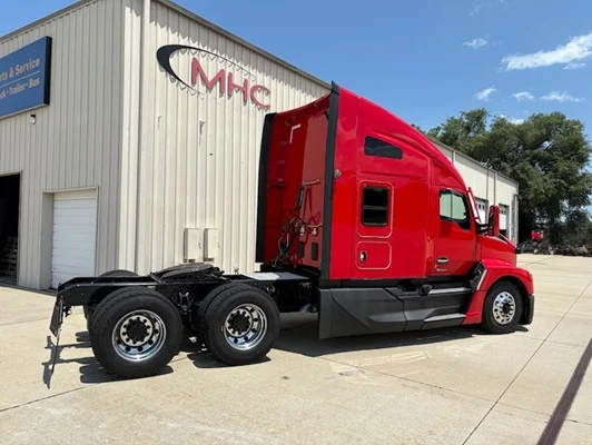 2023 Kenworth T680 in Leawood, KS — photo 5