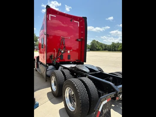 2023 Kenworth T680 in Leawood, KS — photo 9