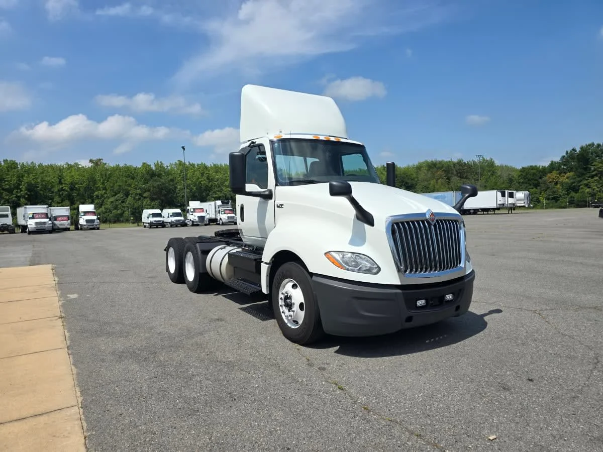 2018 International LT in North Little Rock, AR — photo 3