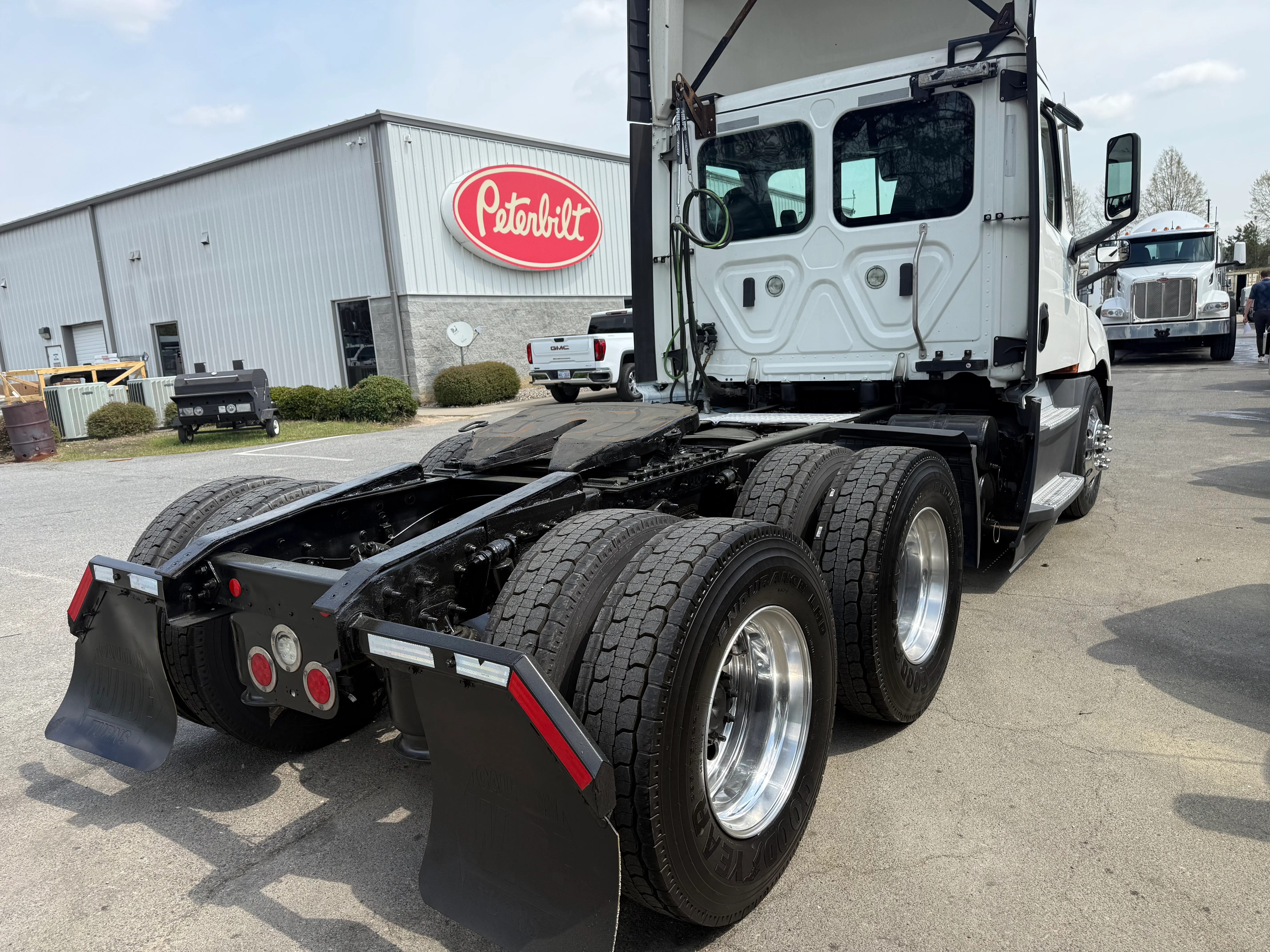 2021 Freightliner Cascadia - image 4