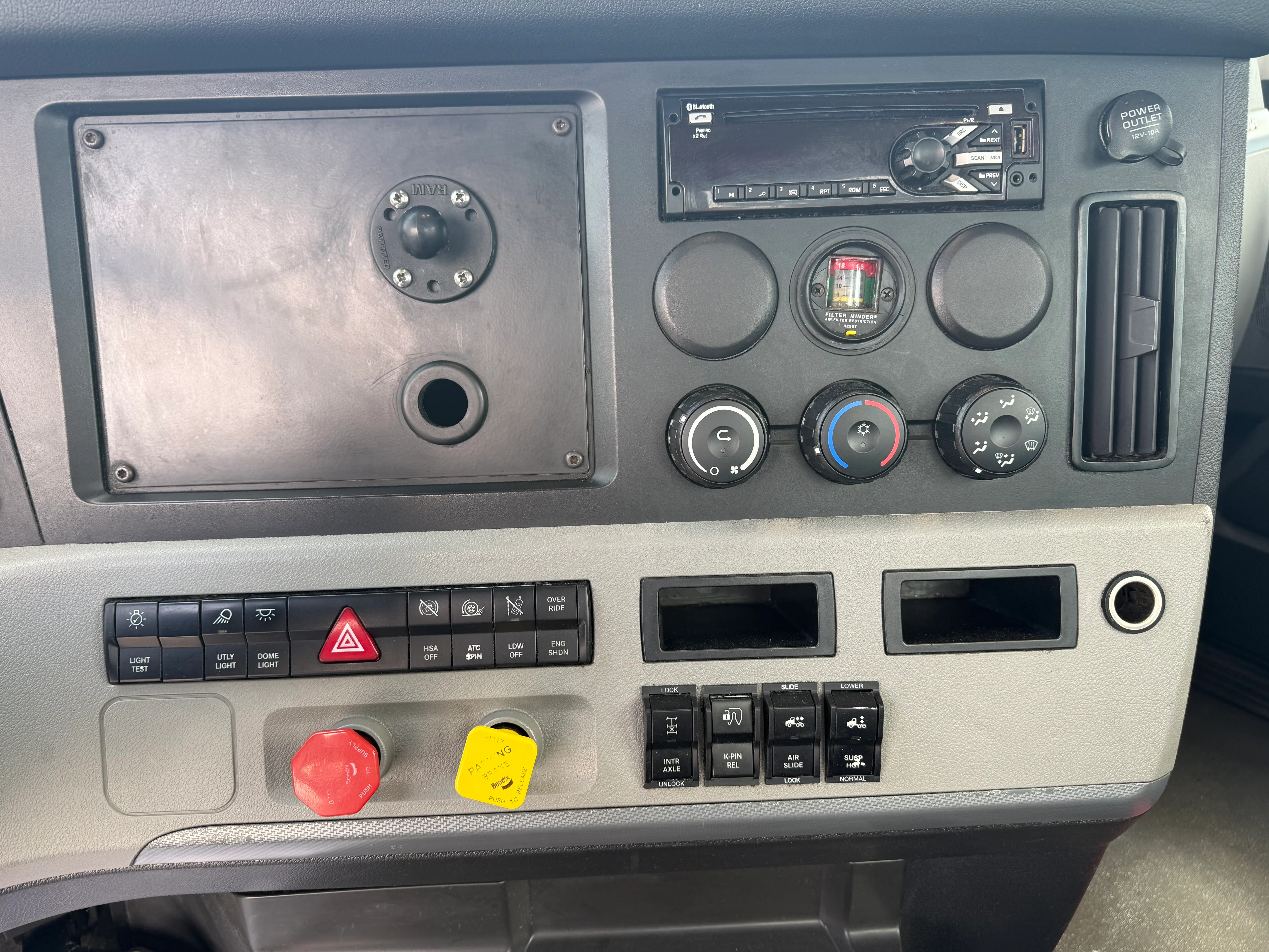 2021 Freightliner Cascadia - image 9