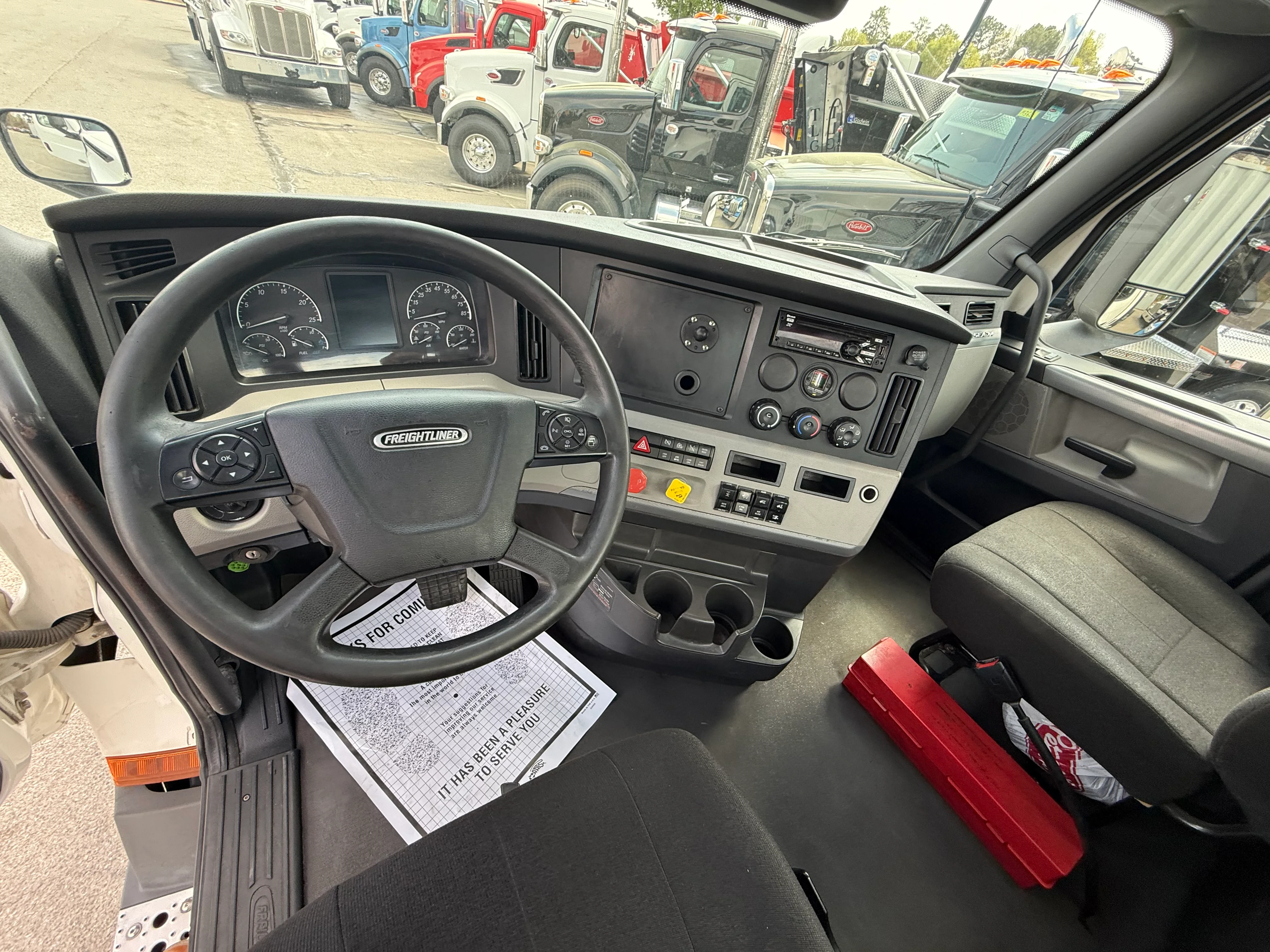 2021 Freightliner Cascadia - image 8