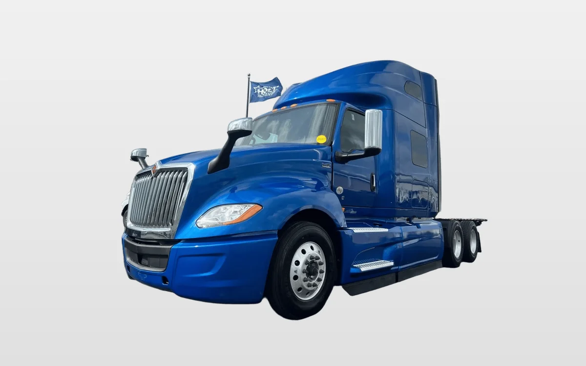 2021 International LT - image 1