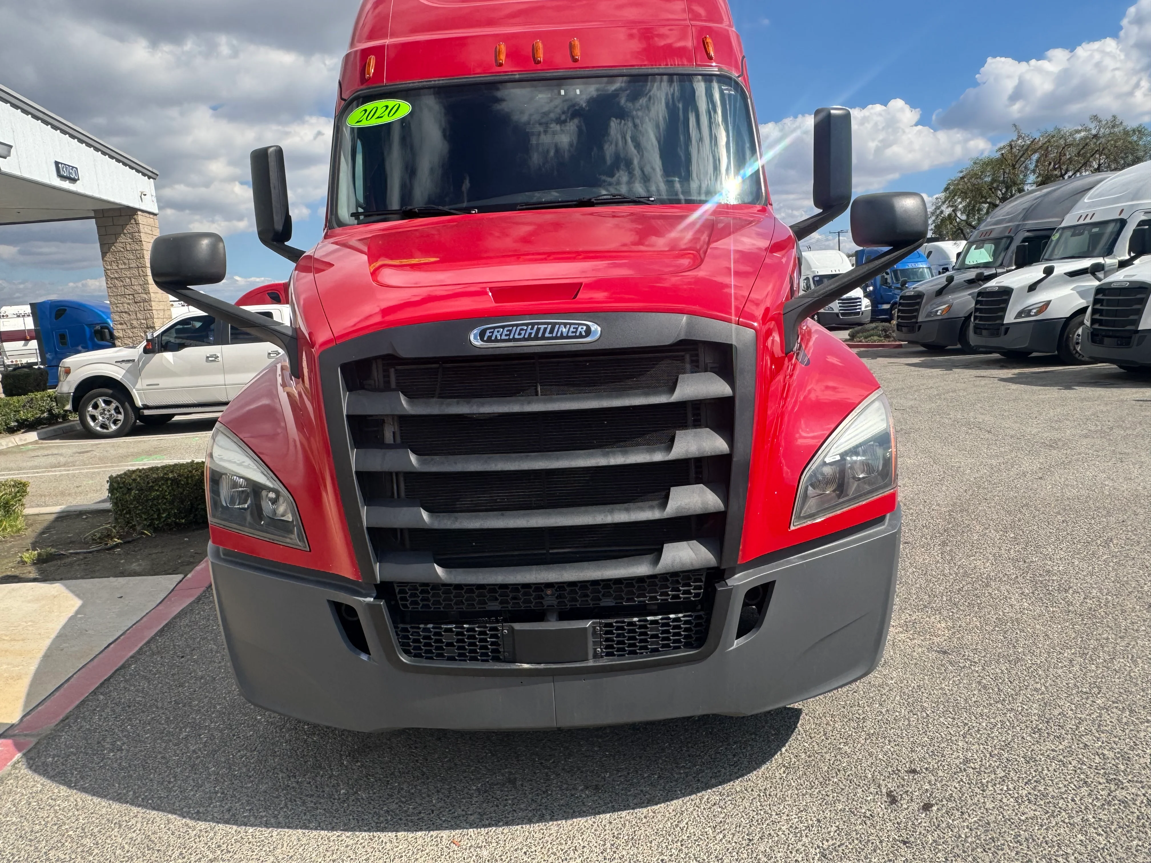 2020 Freightliner Cascadia in Selectrucks Fontana, CA — photo 2