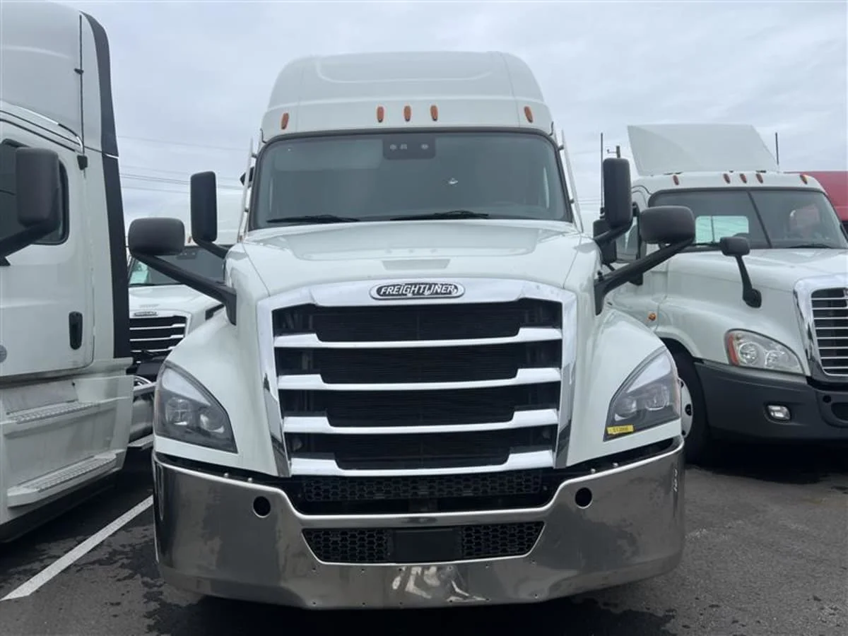 2021 Freightliner Cascadia in Beltsville, MD — photo 2