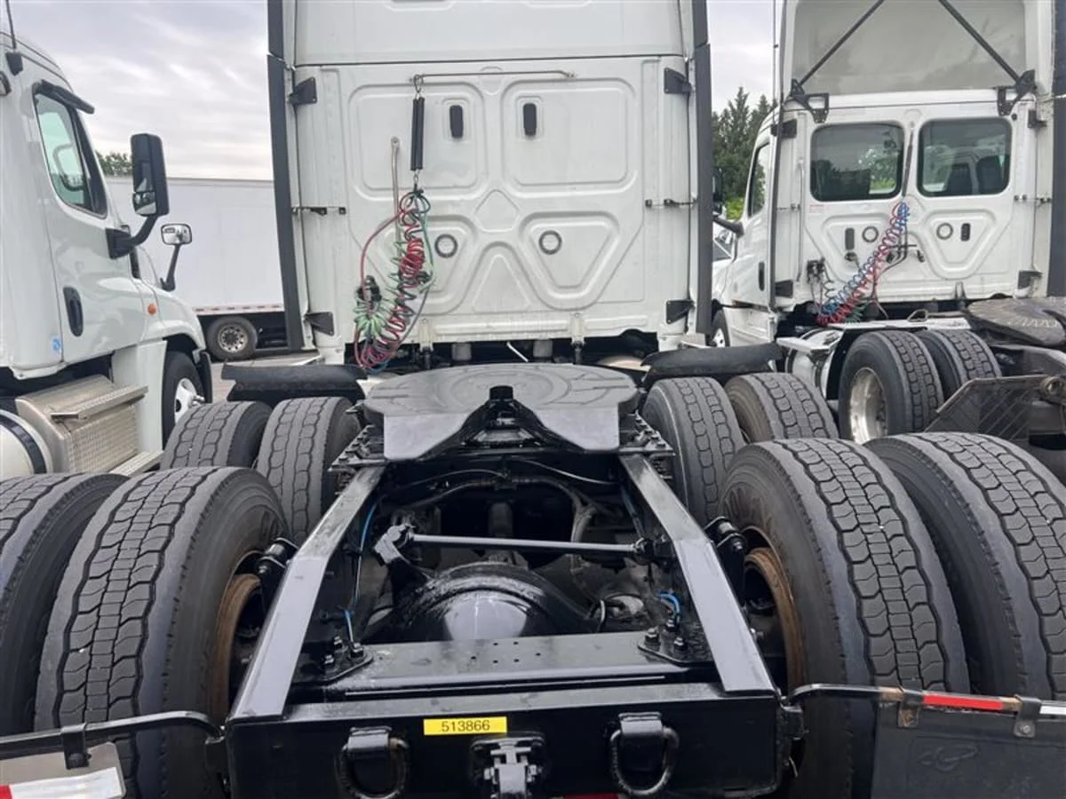 2021 Freightliner Cascadia in Beltsville, MD — photo 5
