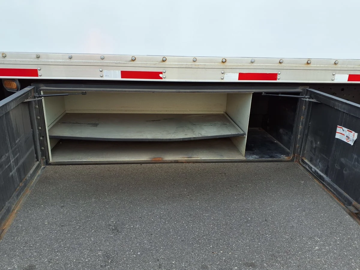 2016 Hino 338 - image 14