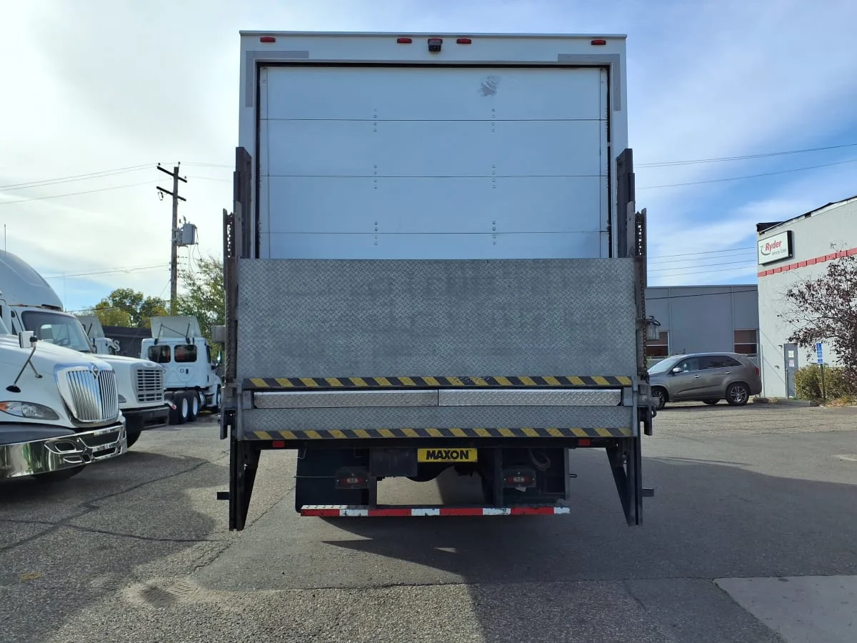 2016 Hino 338 - image 5