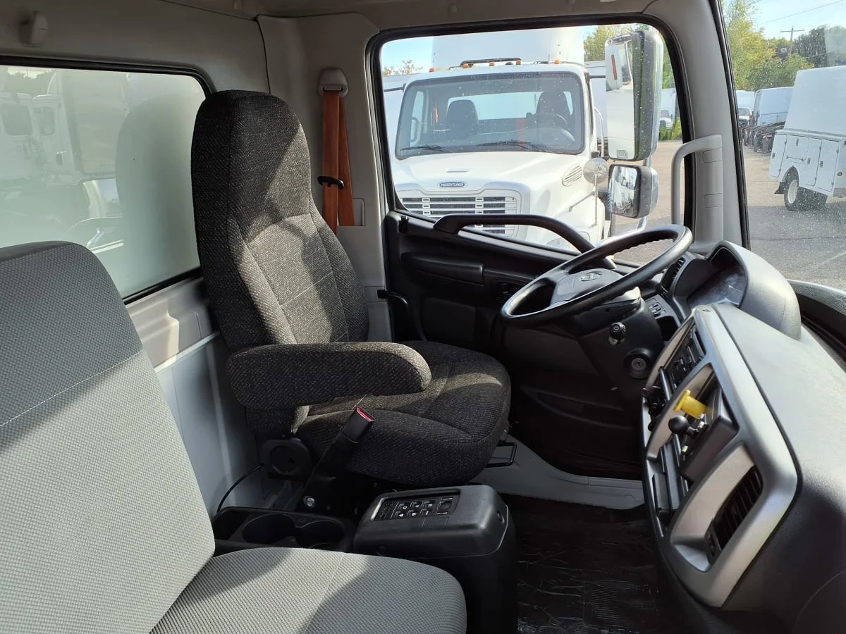 2016 Hino 338 - image 7