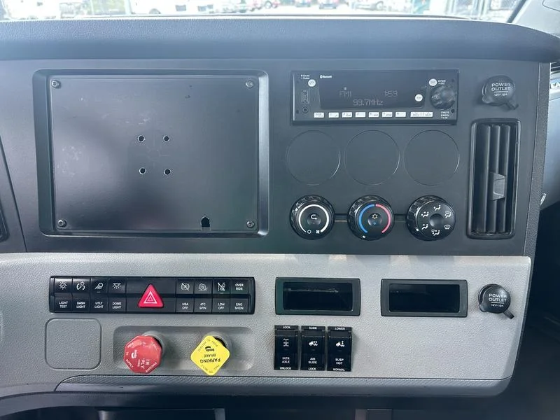 2022 Freightliner Cascadia - image 14