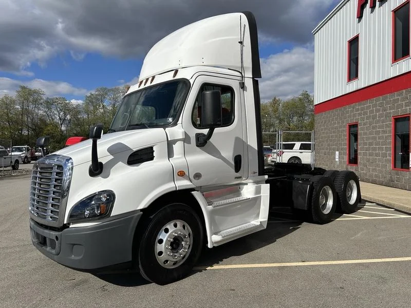 2022 Freightliner Cascadia - image 23