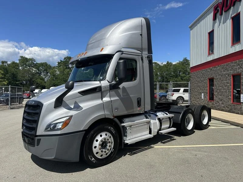 2022 Freightliner Cascadia in Pittsburgh, PA