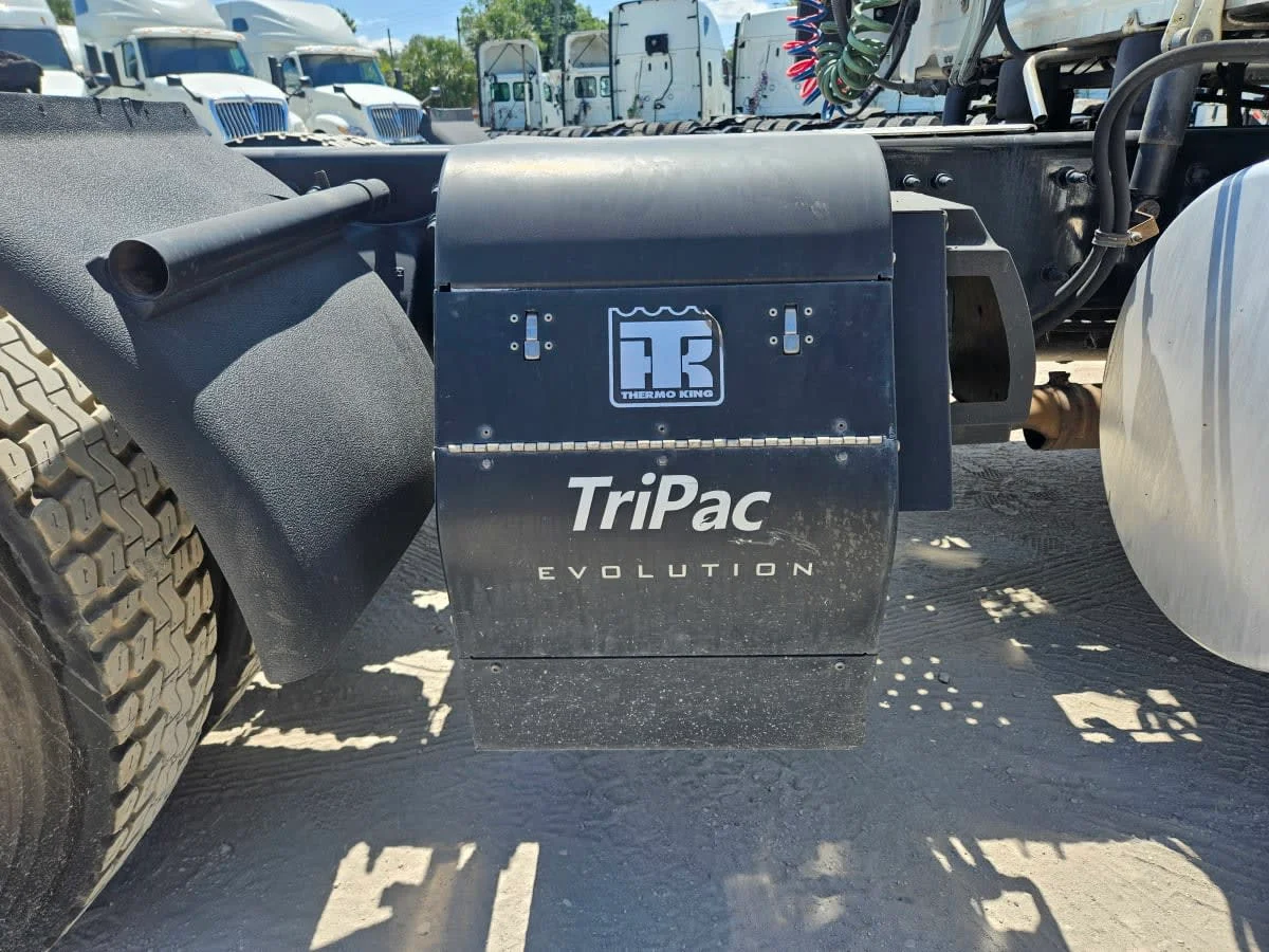 2022 Freightliner Cascadia in Orlando, FL — photo 11