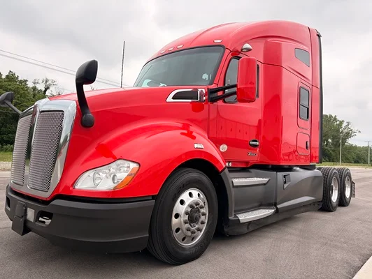 2022 Kenworth T680 in Olathe, KS — photo 2