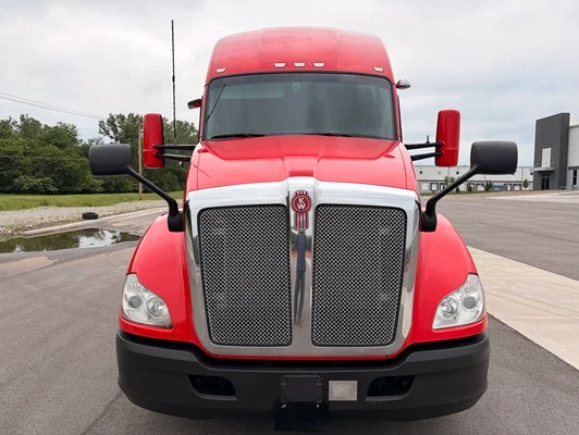 2022 Kenworth T680 in Olathe, KS — photo 4