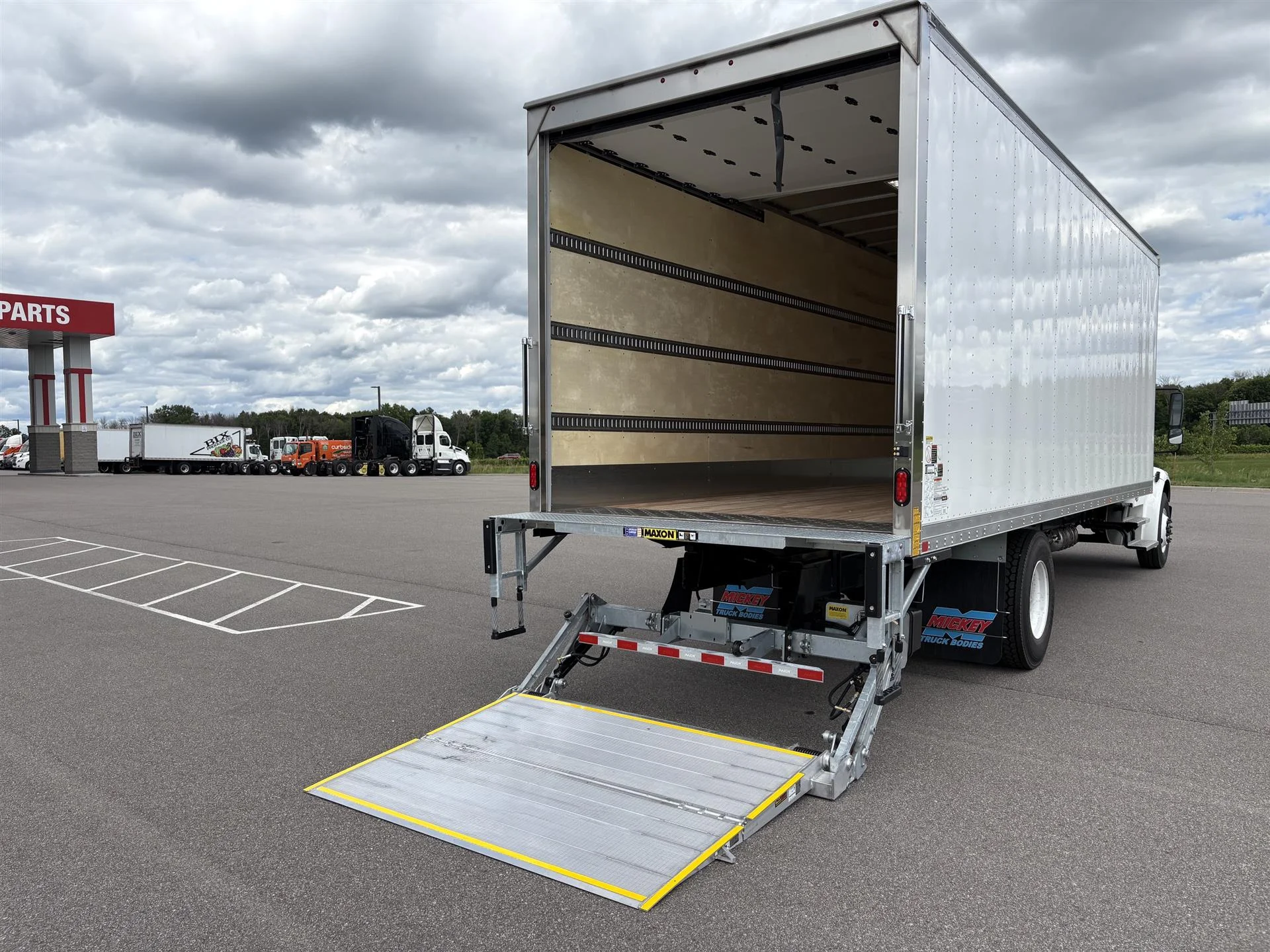 2027 Freightliner M2 106 in Inver Grove Heights, MN — photo 4