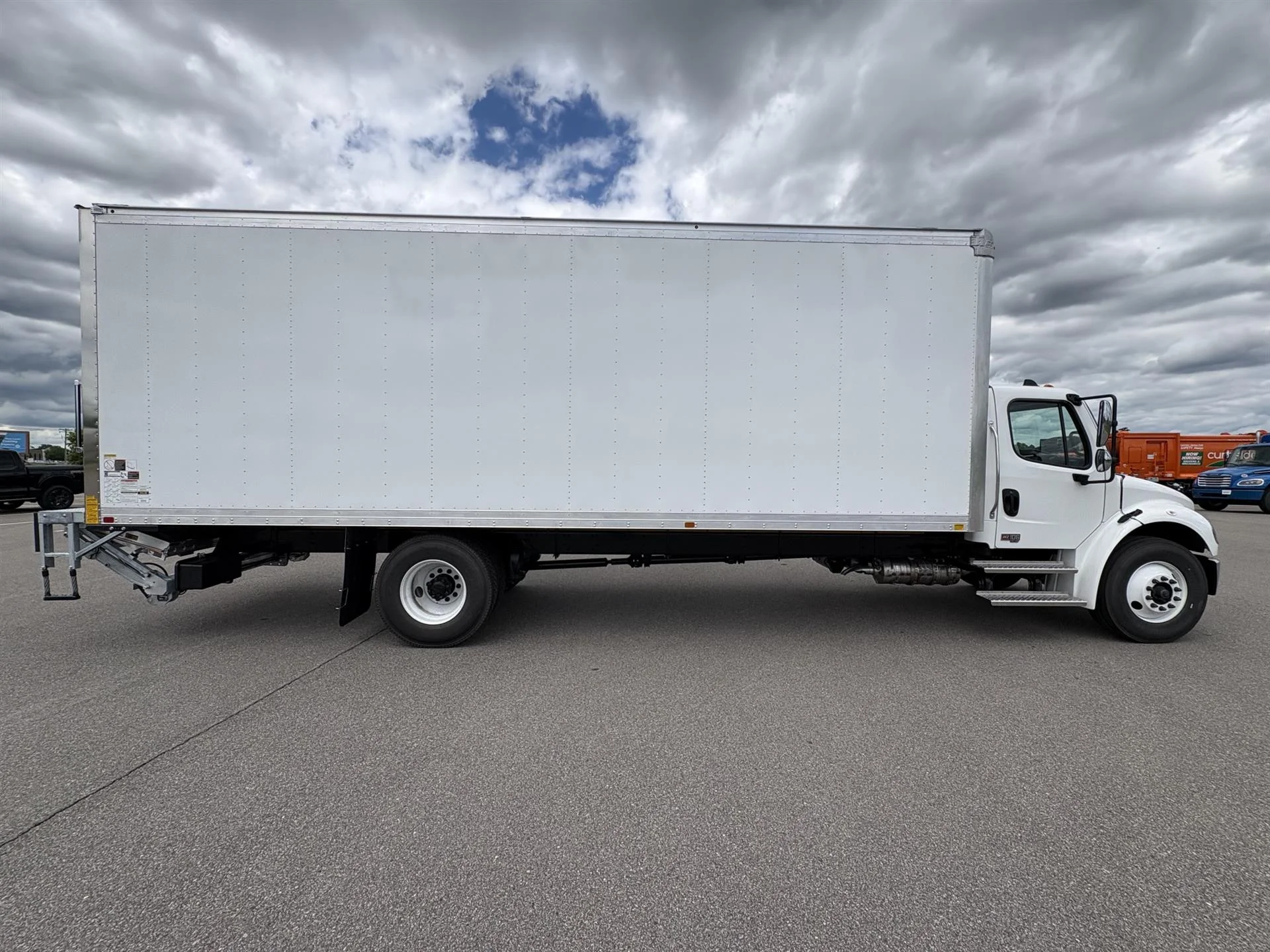 2027 Freightliner M2 106 in Inver Grove Heights, MN — photo 2