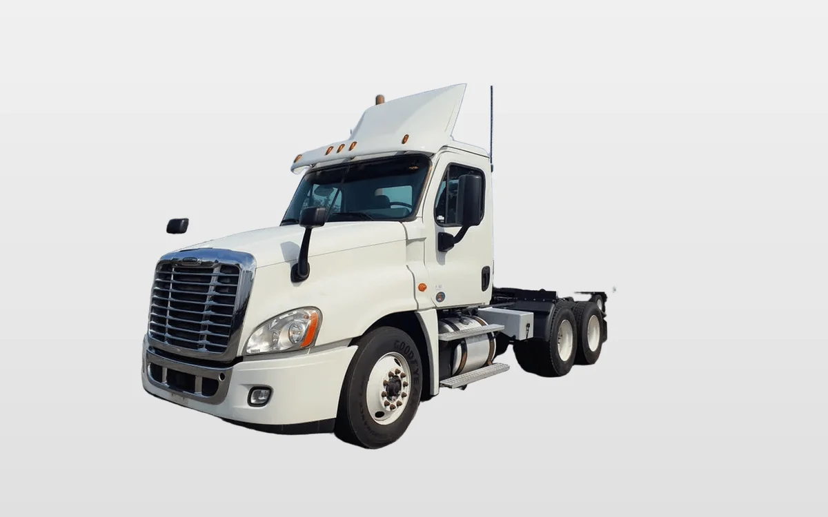 2016 Freightliner Cascadia - image 1