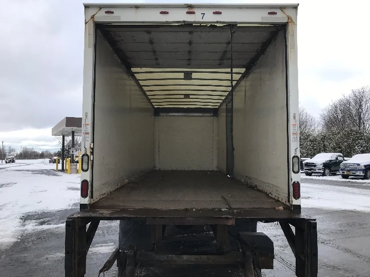 2016 Hino 268 - image 8