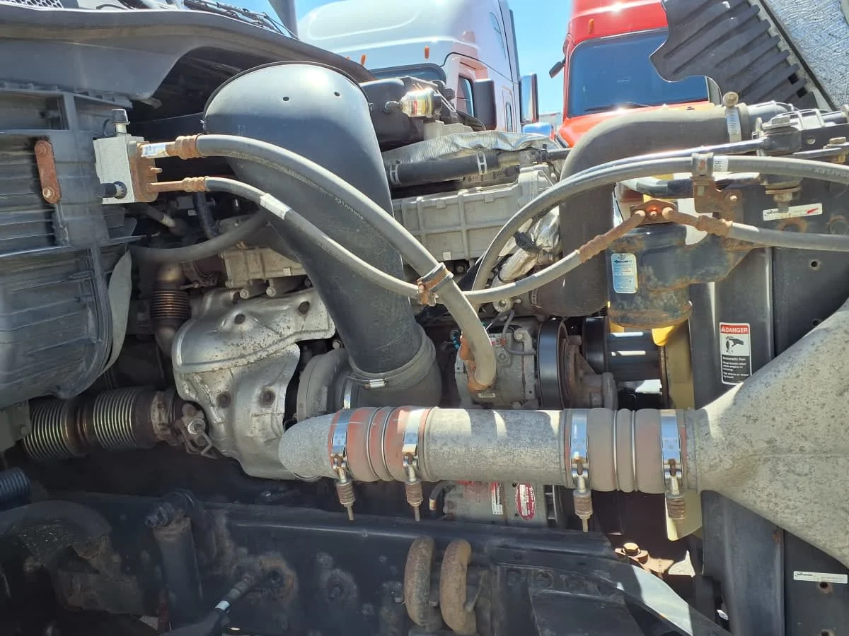 2017 Freightliner Cascadia in Minneapolis, MN — photo 13