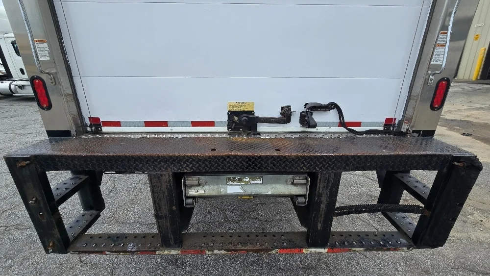 2019 Hino 268 in Forest Park, GA — photo 10