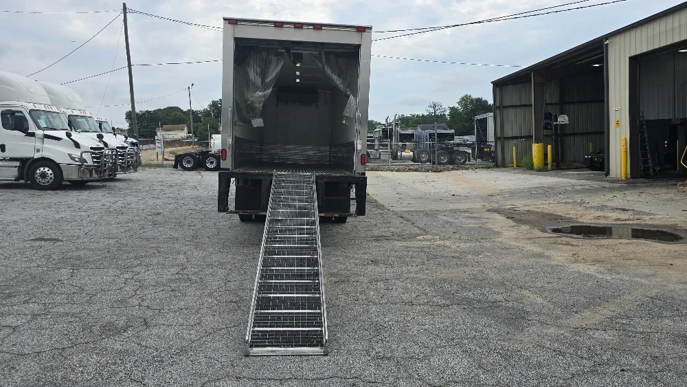 2019 Hino 268 in Forest Park, GA — photo 9