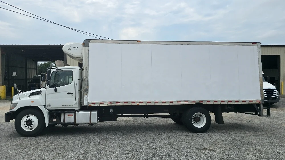2019 Hino 268 in Forest Park, GA — photo 4