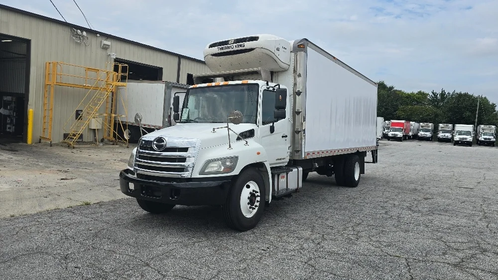 2019 Hino 268 in Forest Park, GA — photo 3