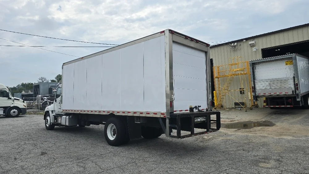 2019 Hino 268 in Forest Park, GA — photo 6