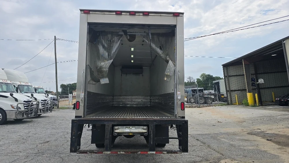 2019 Hino 268 in Forest Park, GA — photo 8