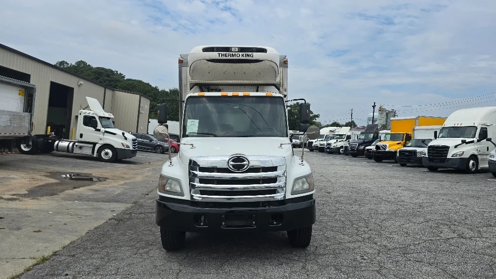 2019 Hino 268 in Forest Park, GA — photo 2