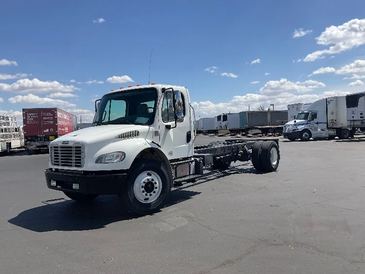 2017 Freightliner M2 106 - image 3