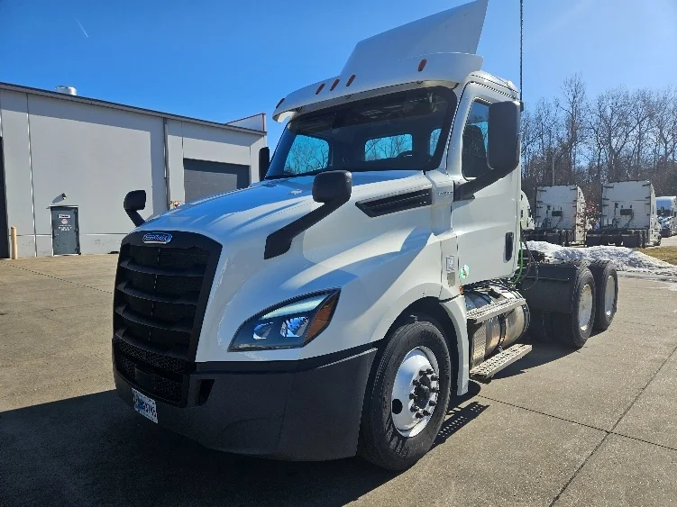 2020 Freightliner Cascadia in Moberly, MO — photo 3