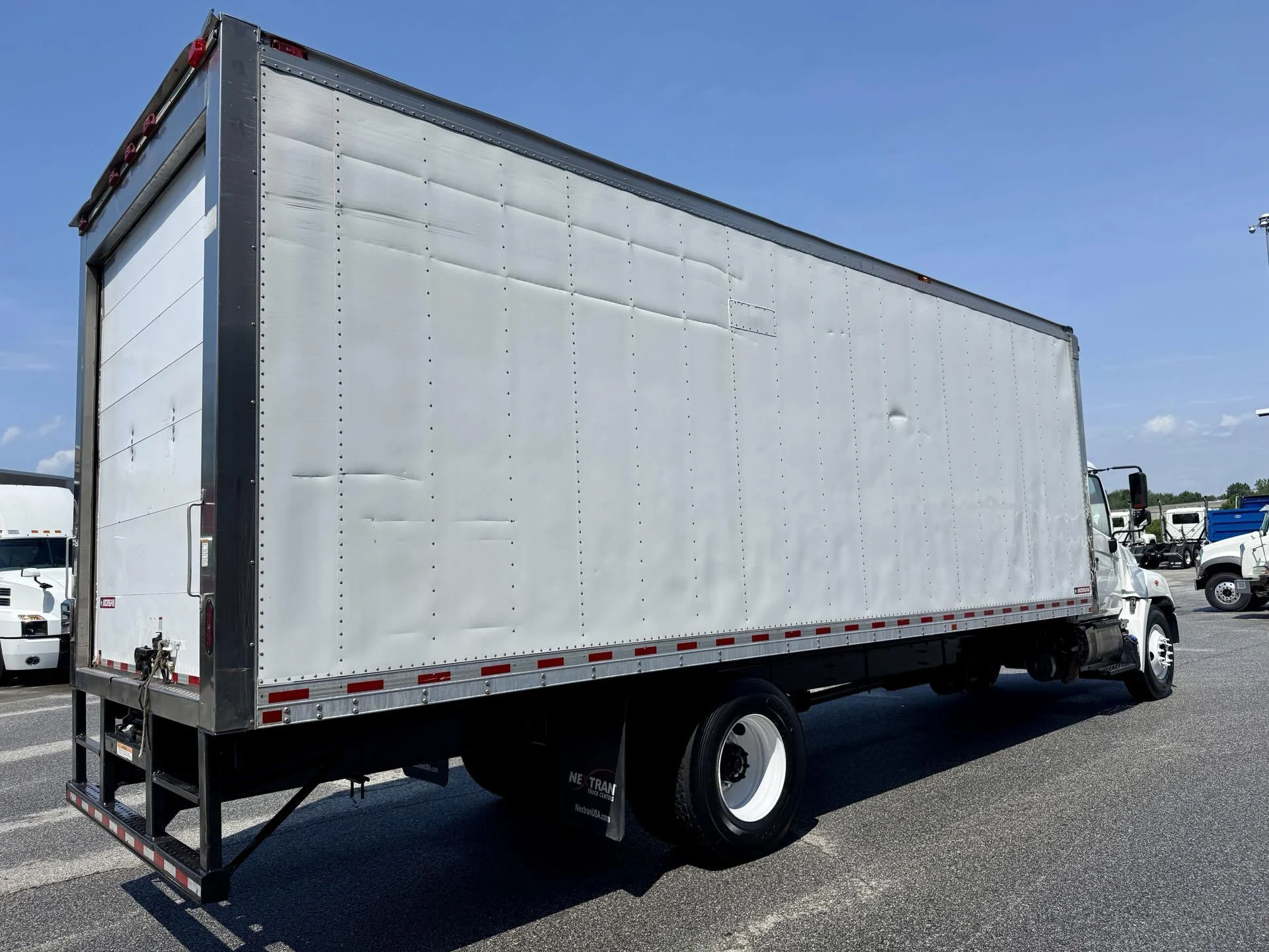 2021 Hino 268 in Duluth, GA — photo 11