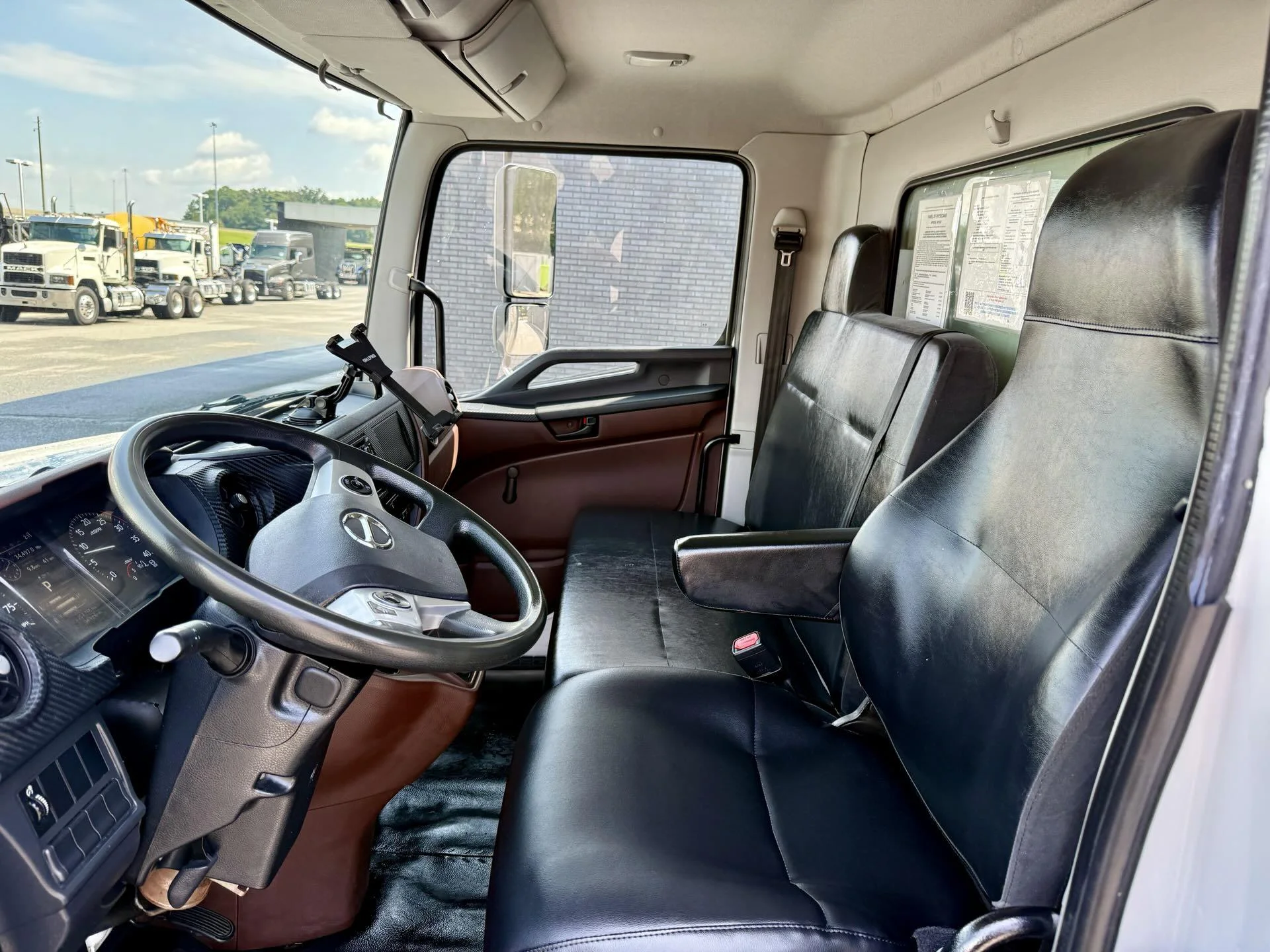 2021 Hino 268 in Duluth, GA — photo 18