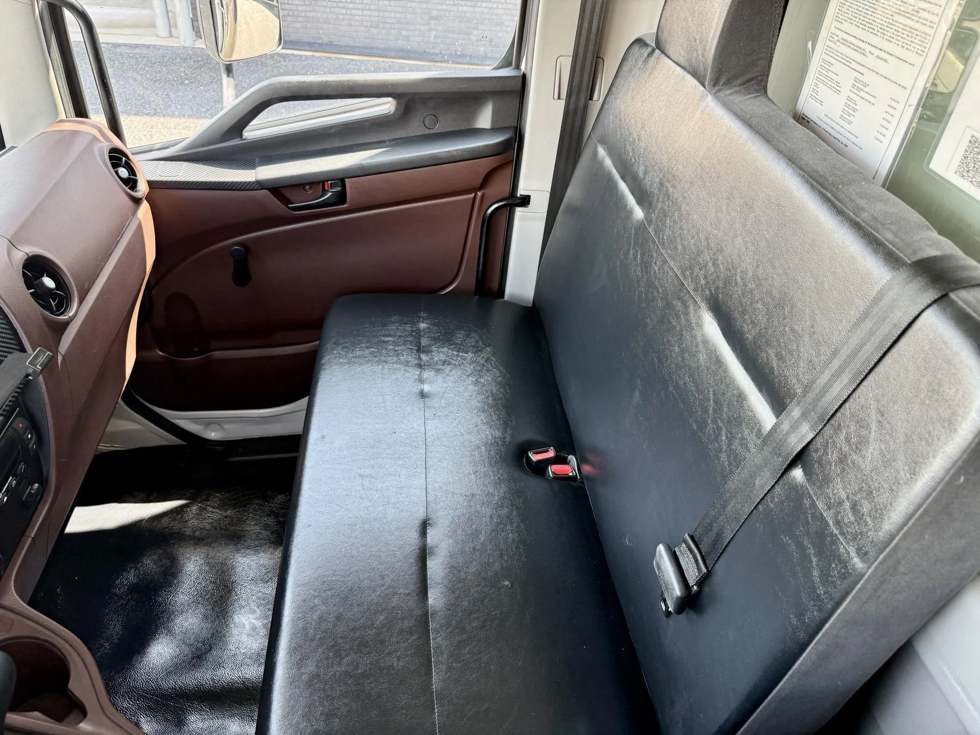 2021 Hino 268 in Duluth, GA — photo 22
