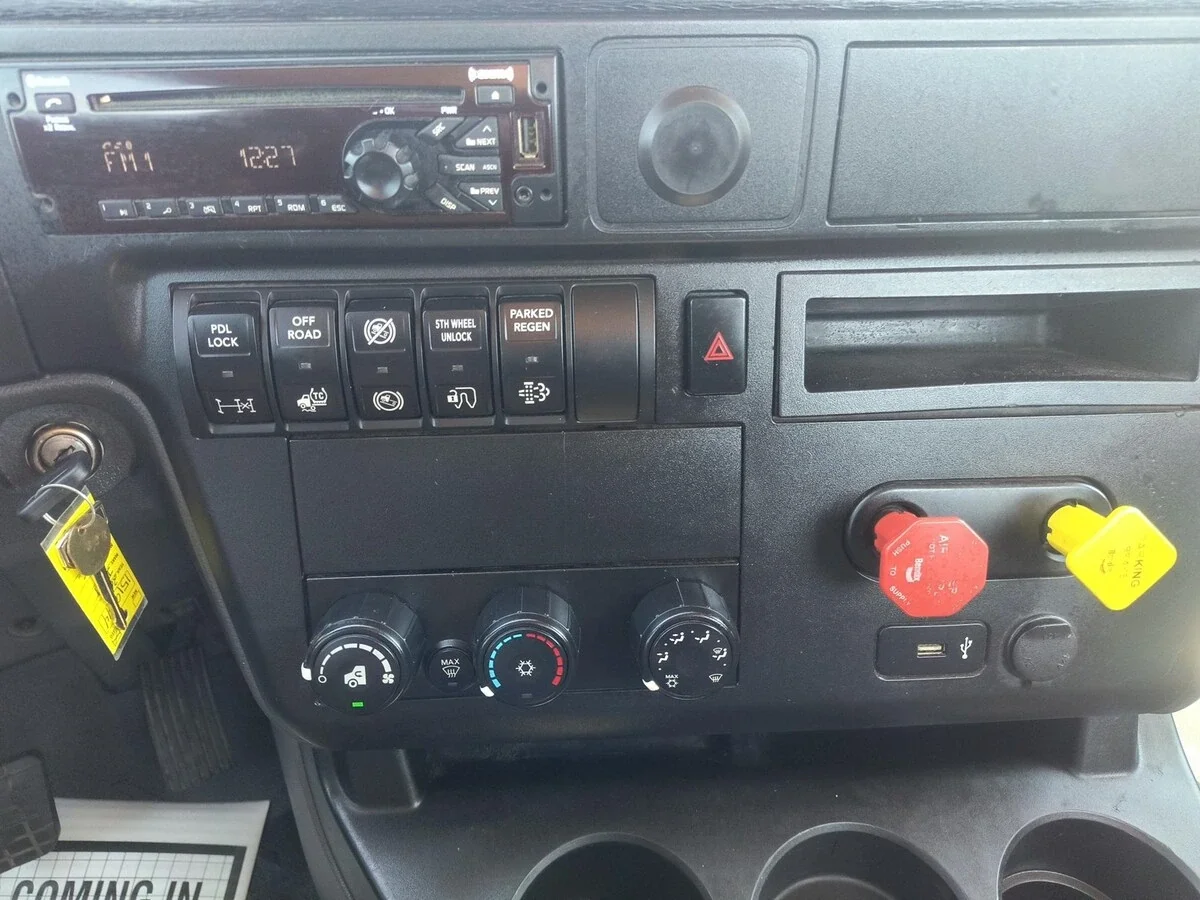 2020 International LT in Chippewa Falls, WI — photo 7