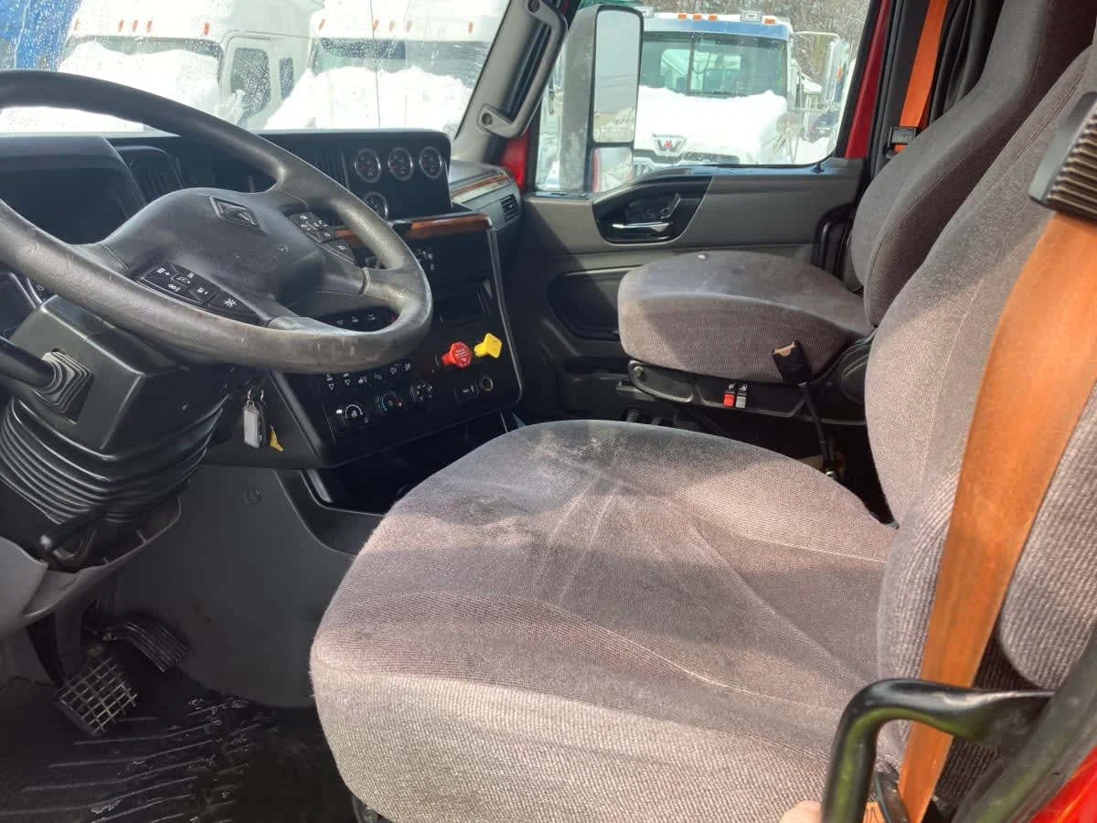 2020 International LT - image 10